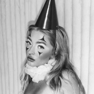 Photo of model @mollztheclown