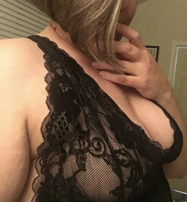 Photo of model @mombodnextdoor