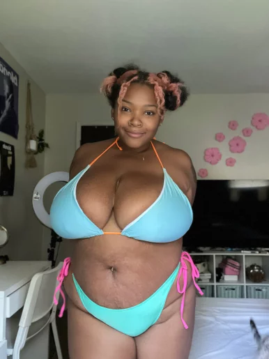 Photo of model @moodybb