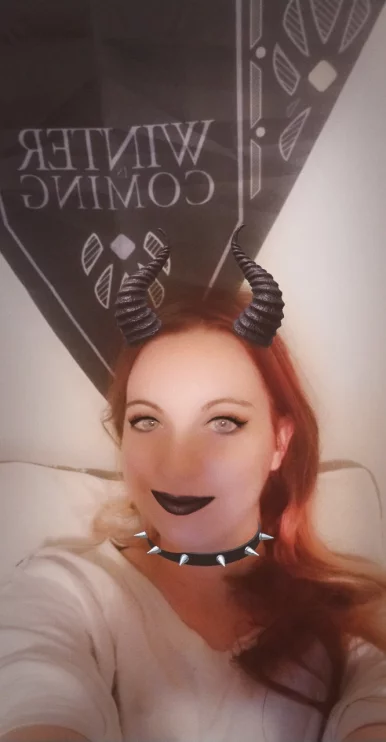 Photo of model @morticiaadams