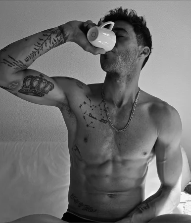 Photo of model @movidik