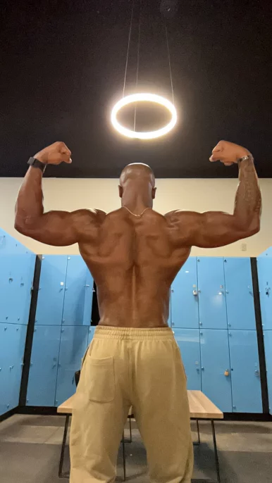 Photo of model @mrfit20