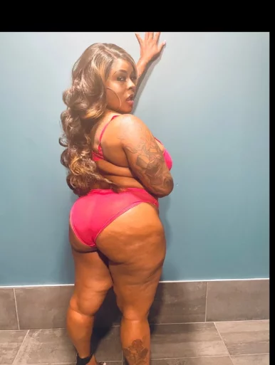 Photo of model @mscandi_c_monroefree