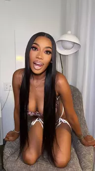 Photo of model @muvamoore