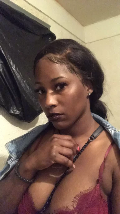 Photo of model @myhusbandnothere