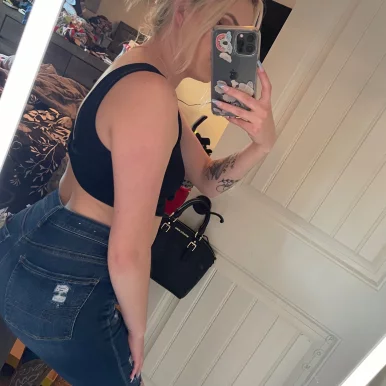 Photo of model @naked.nikki