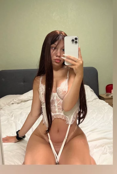 Photo of model @naked_sofi