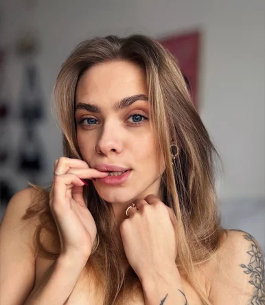 Photo of model @natasha_moon07