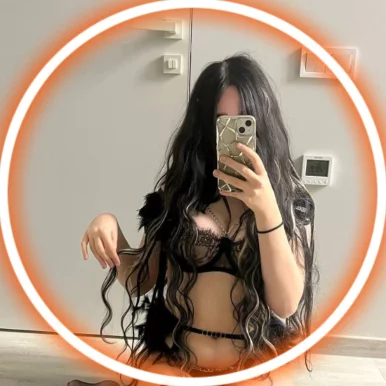 Photo of model @naughtylunaamor