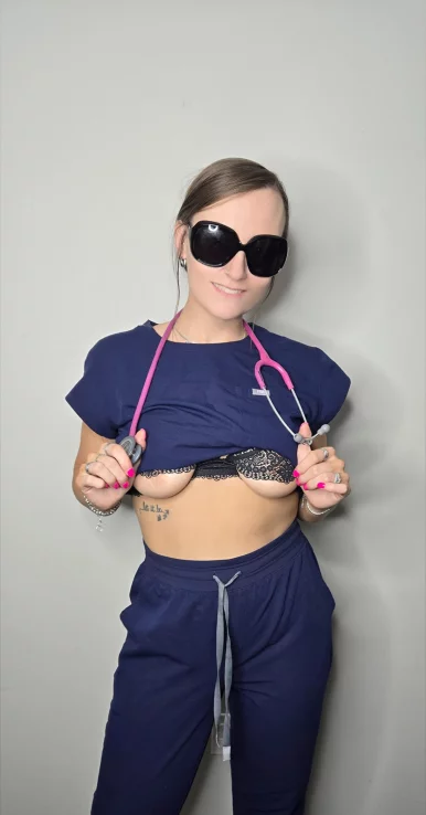 Photo of model @naughtynurseroxanne