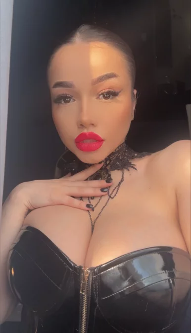 Photo of model @nikibryce