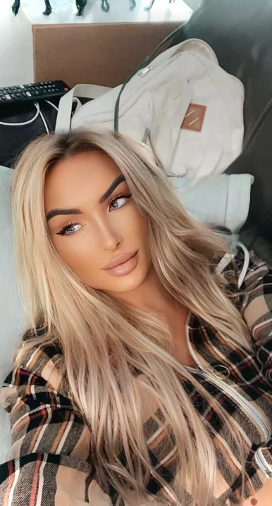 Photo of model @nikkilovv