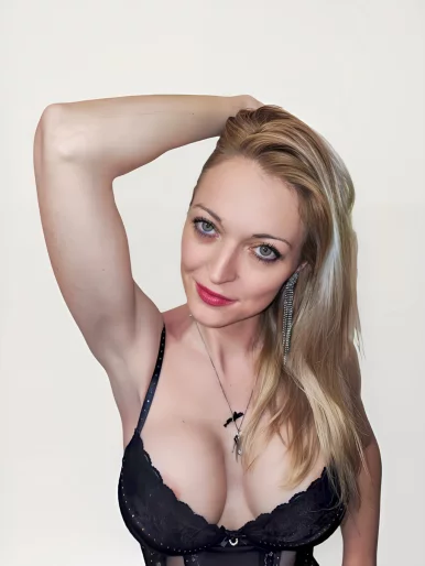 Photo of model @nikkimaze