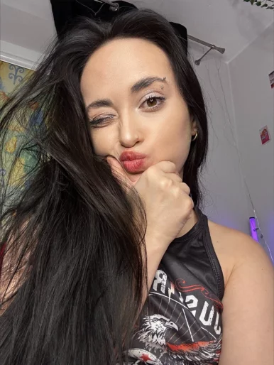 Photo of model @nikky_uwu