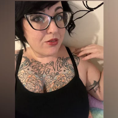 Photo of model @notquiteapinup