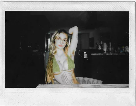 Photo of model @notyerbebe