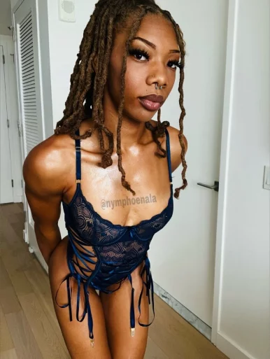 Photo of model @nymphoenala