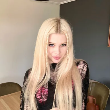 Photo of model @oliviabaxoxx