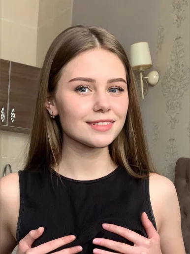 Photo of model @olivkasweet