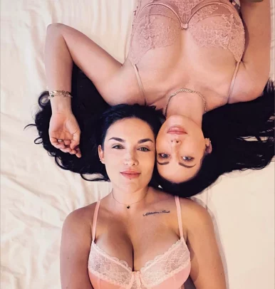 Photo of model @pairaffair