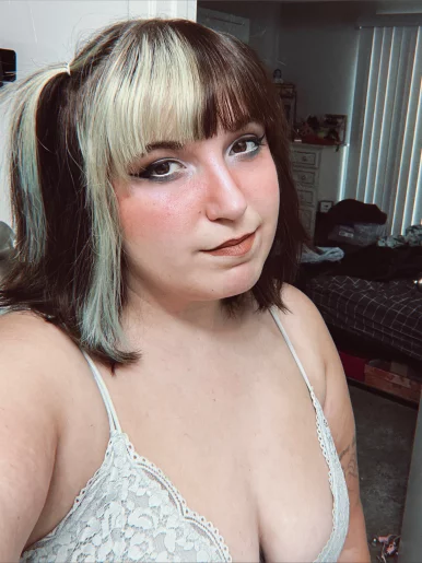 Photo of model @peachygothgf