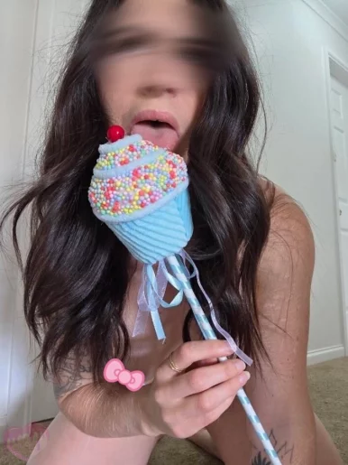 Photo of model @peachyplaydoll