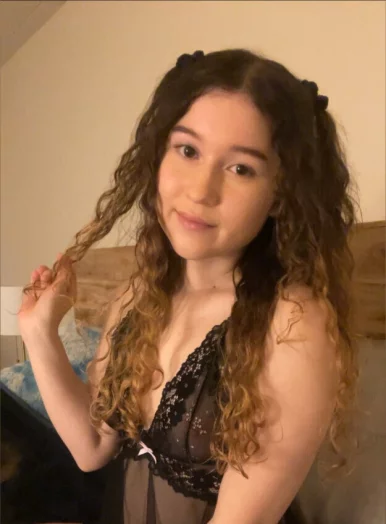 Photo of model @pecutie