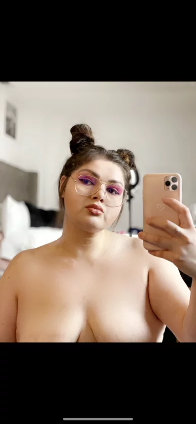 Photo of model @peneloperose24