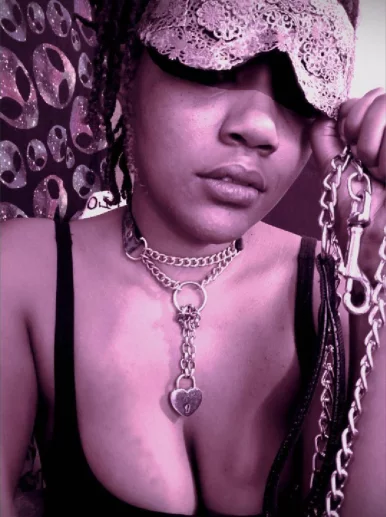 Photo of model @persephonegraves