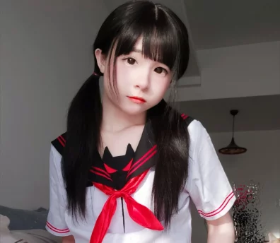 Photo of model @petiteburin