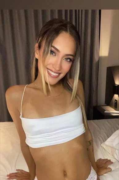 Photo of model @petrakisnadiaofficial