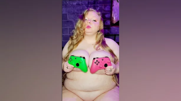 Photo of model @phantomlove101