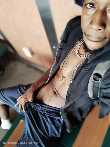 Photo of model @phettyspaghetty