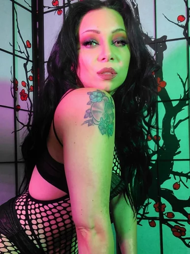 Photo of model @phoenixdelarosa