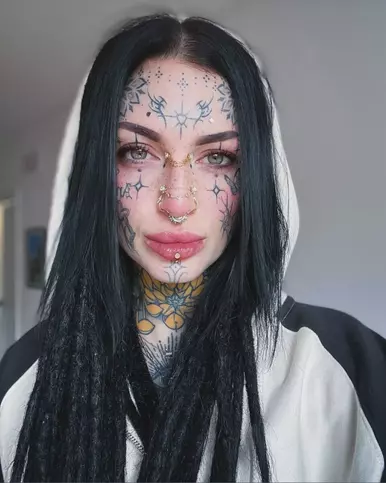 Photo of model @piixie_queen