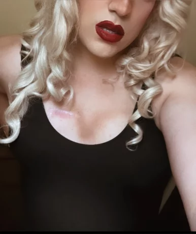 Photo of model @pinky_blonde