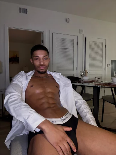 Photo of model @pixtheeminaj