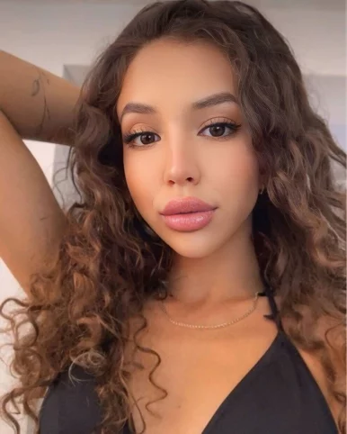 Photo of model @playful_violet