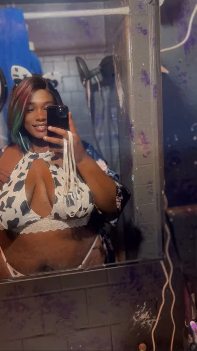 Photo of model @plugxbarbie