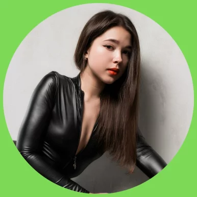 Photo of model @plumybun_free