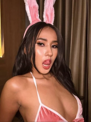 Photo of model @pocalovee