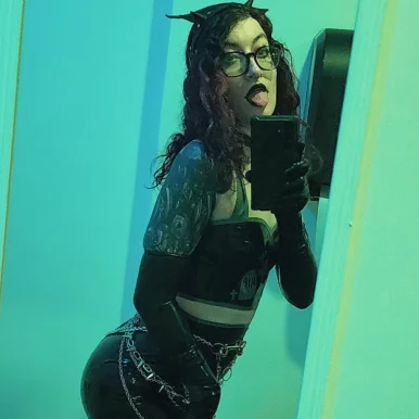 Photo of model @pocketdevil