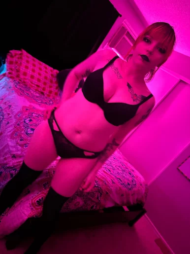 Photo of model @poisonxlily