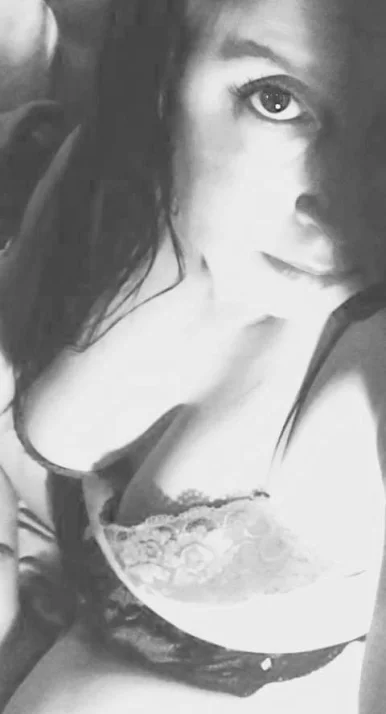 Photo of model @porcelain_phoenix