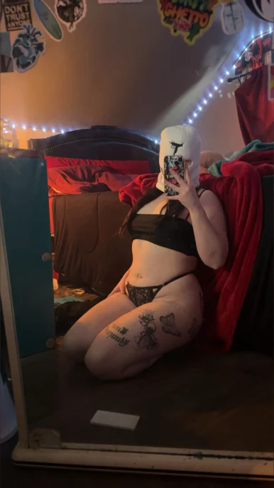 Photo of model @prettylilthingx0