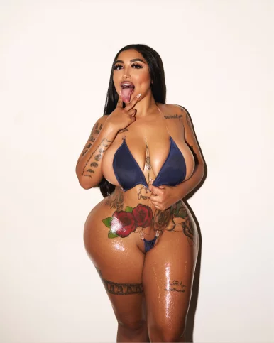 Photo of model @prettypersiaxx