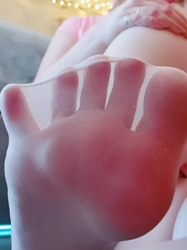 Photo of model @princesshoneysfeet