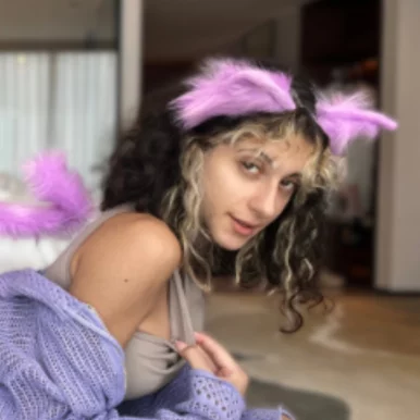 Photo of model @purplemeoww