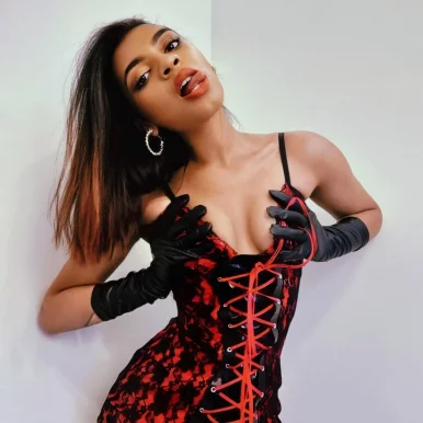 Photo of model @qenmahogany