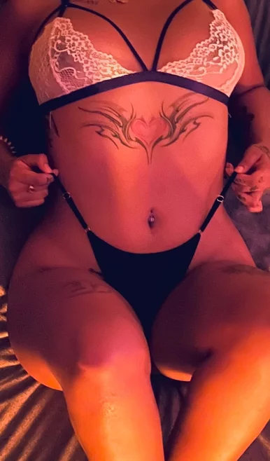 Photo of model @queenexotic7